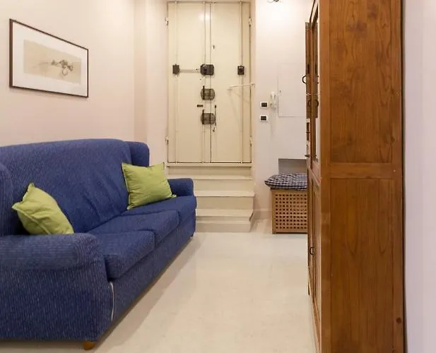 Spacious Three Bedroom On The Arno Apartament