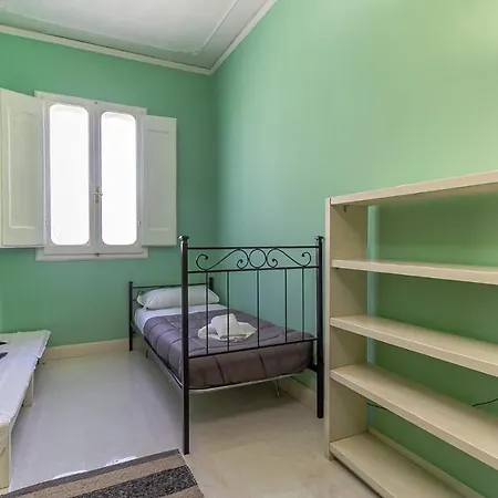 Spacious Three Bedroom On The Arno Appartement *